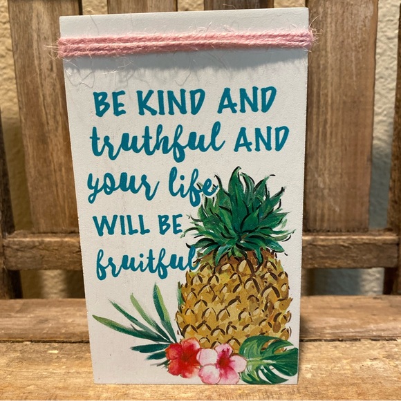 Pineapple Tier Tray Decor, Be Kind & Truthful & Your Life Will Be Fruitful Decor - Picture 3 of 9